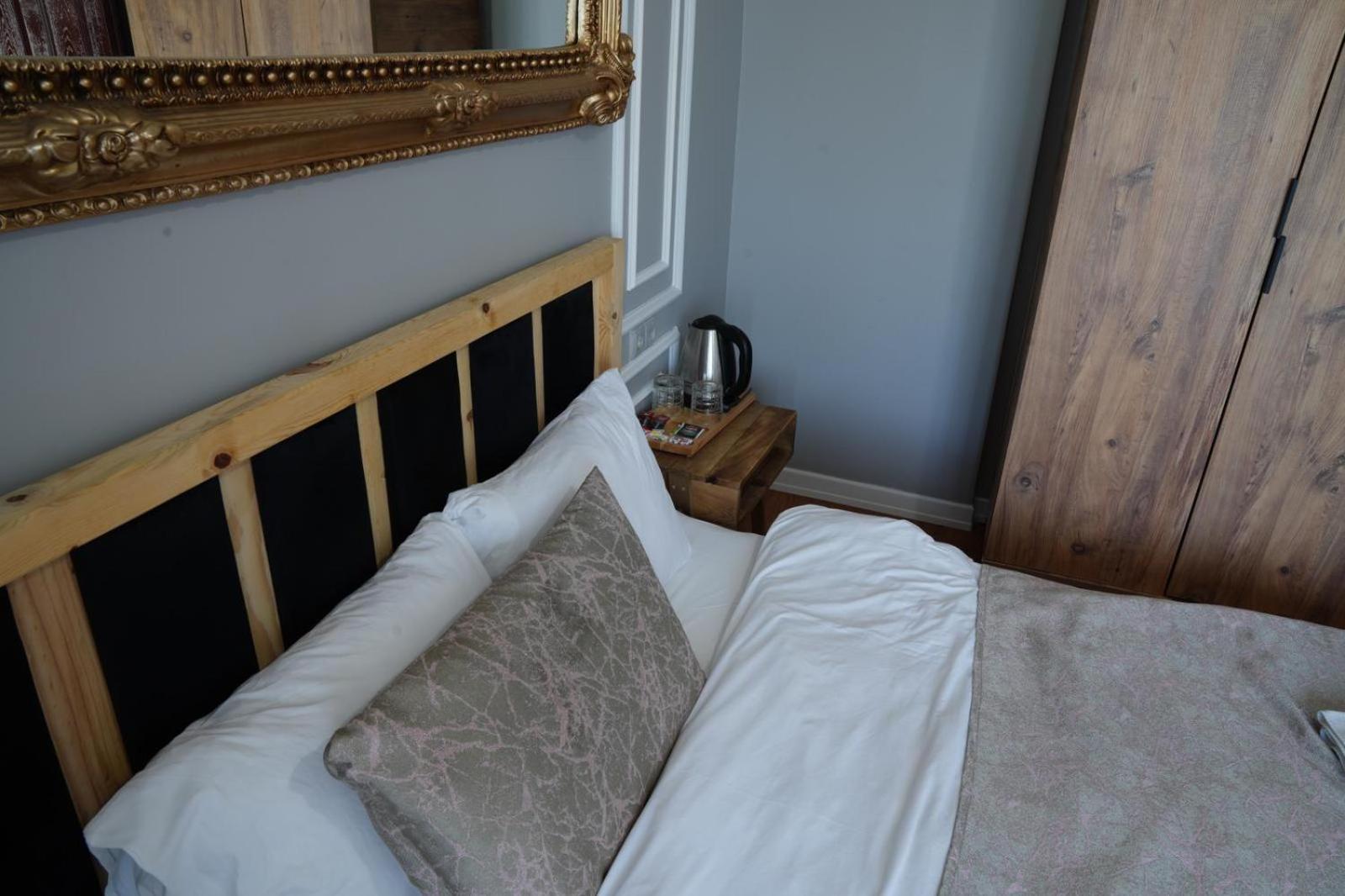 Deluxe King Suite